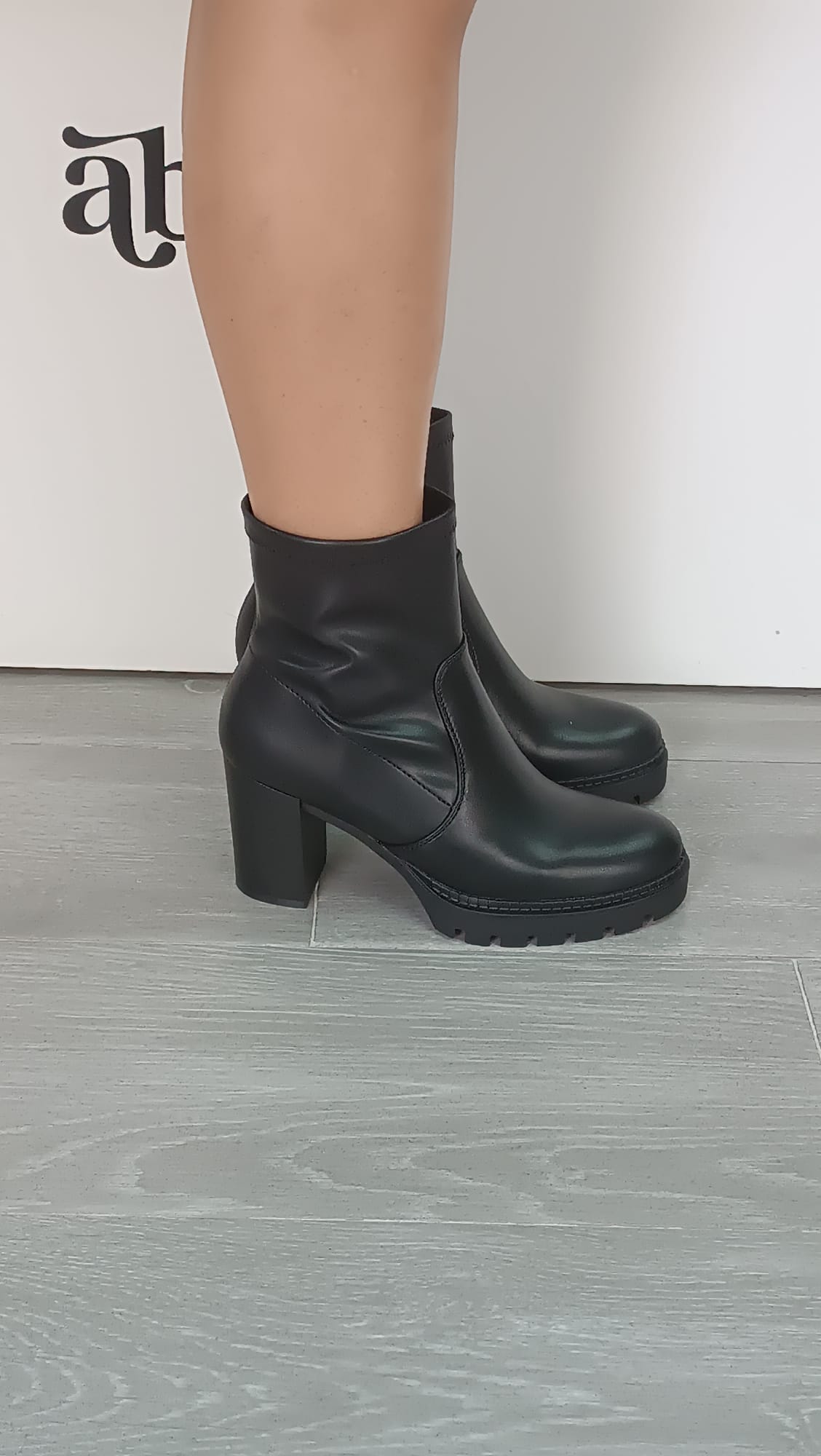 93d9a5fc-563b-4c42-8a95-b9fc000a295f