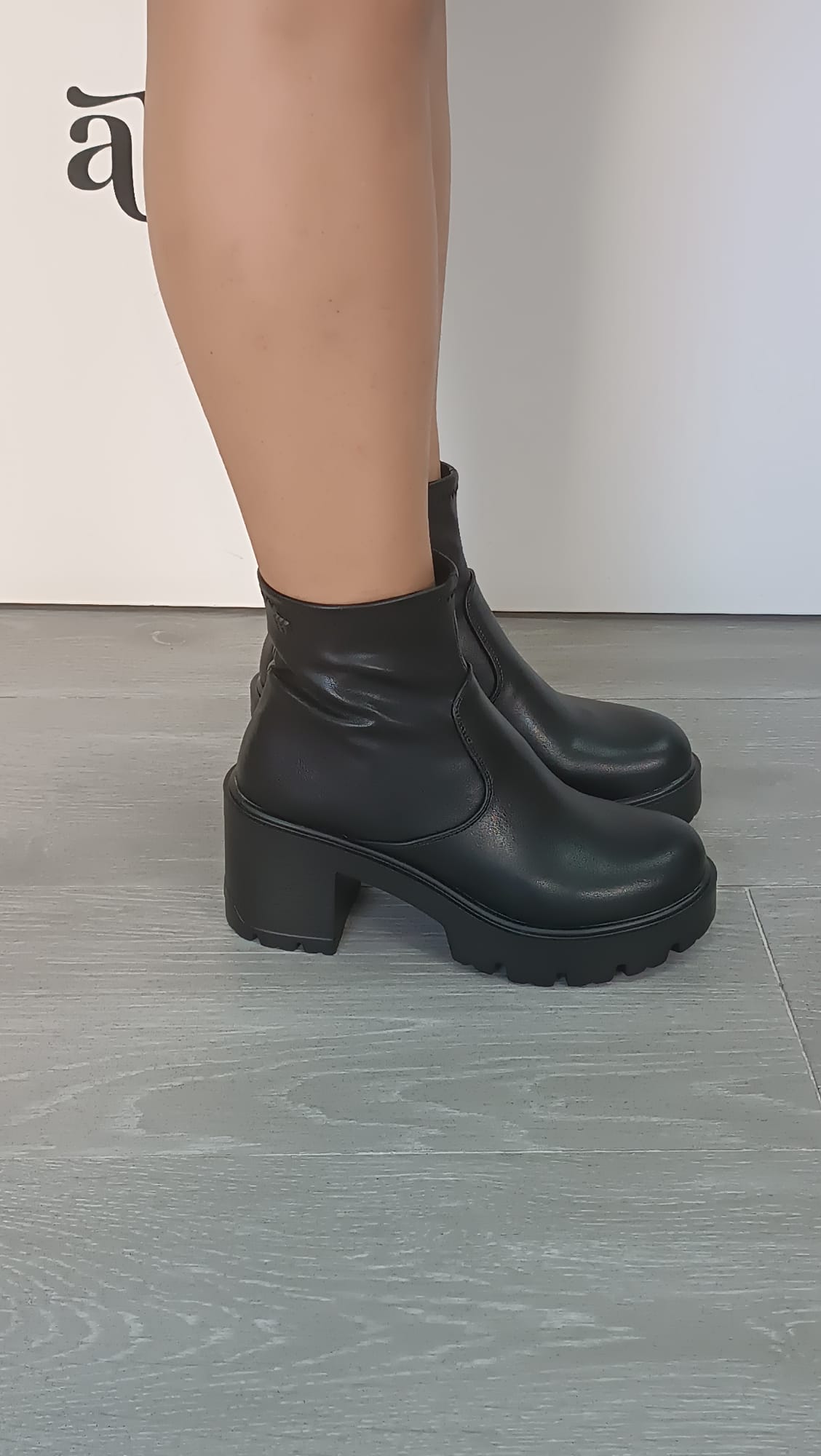 978be617-5248-42b4-bc9e-f17b76ff15b0